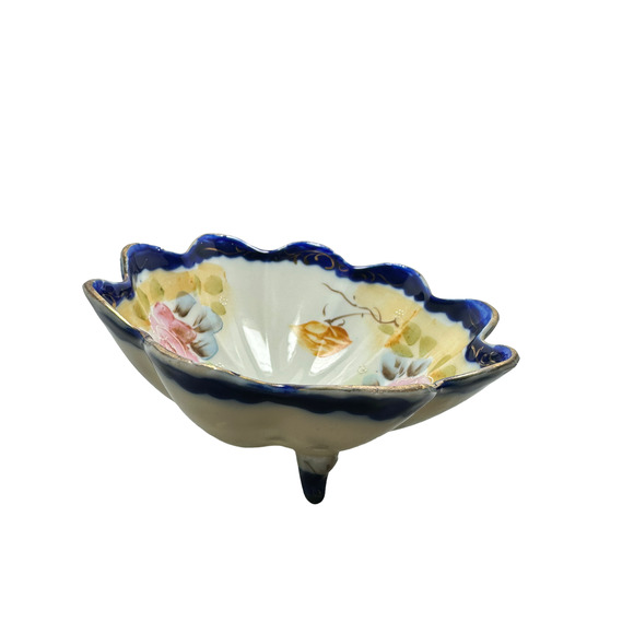 Beautiful! Vintage! Tri-Footed Hand-Painted, Floral Nut or Trinket Dish! - Picture 4 of 11